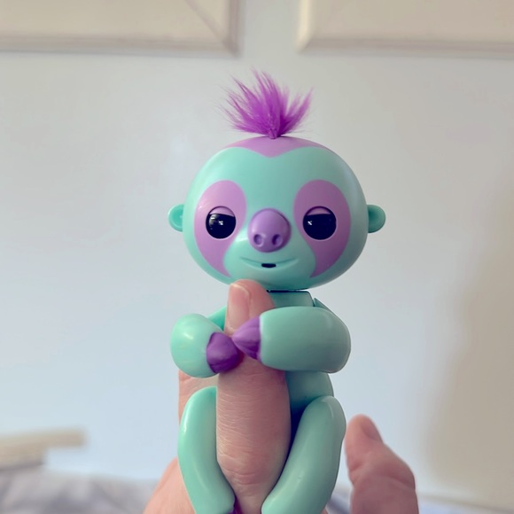 2pc Collectibles FINGERLINGS Interactive Kids Toys [{Monkey Baby & Sloth Baby]} - Picture 4 of 17